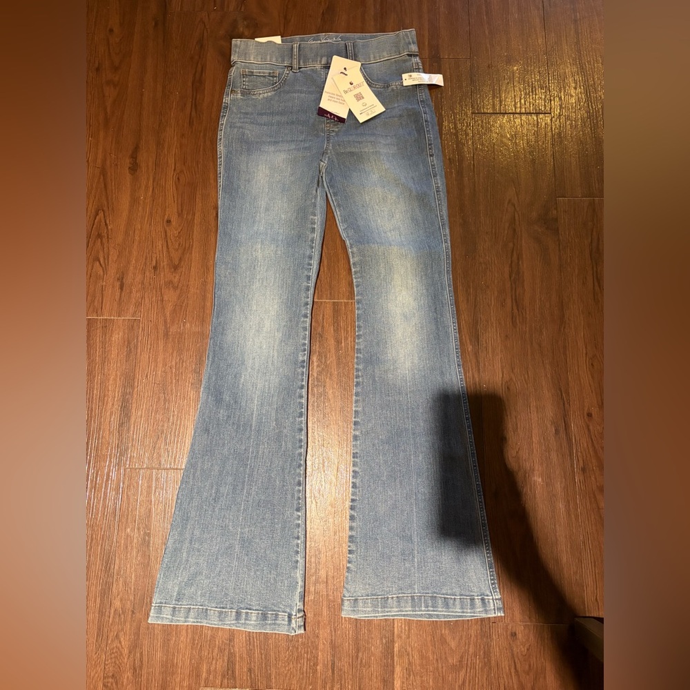 Gloria Vanderbilt Petite Shape Effect Flare Tummy-Control Jeans - Picture 4 of 8
